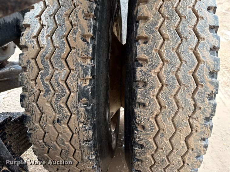 image for item ED5748 2013 Mack GU713 semi truck