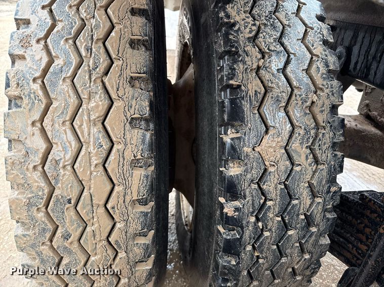 image for item ED5748 2013 Mack GU713 semi truck