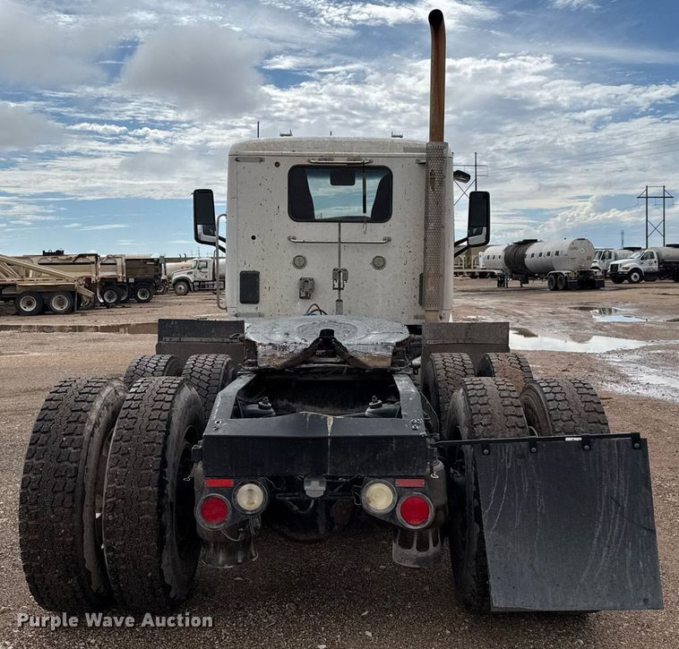 image for item ED5749 2015 Peterbilt 579 semi truck