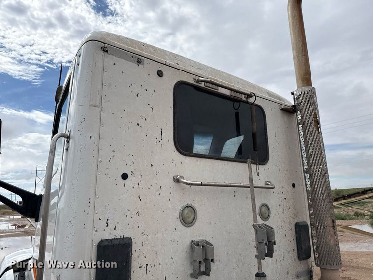 image for item ED5749 2015 Peterbilt 579 semi truck