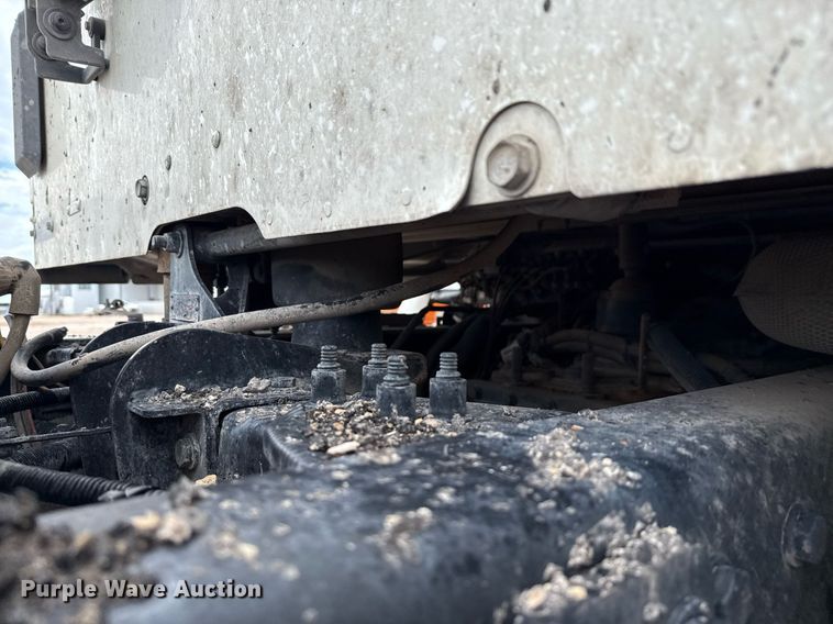 image for item ED5749 2015 Peterbilt 579 semi truck