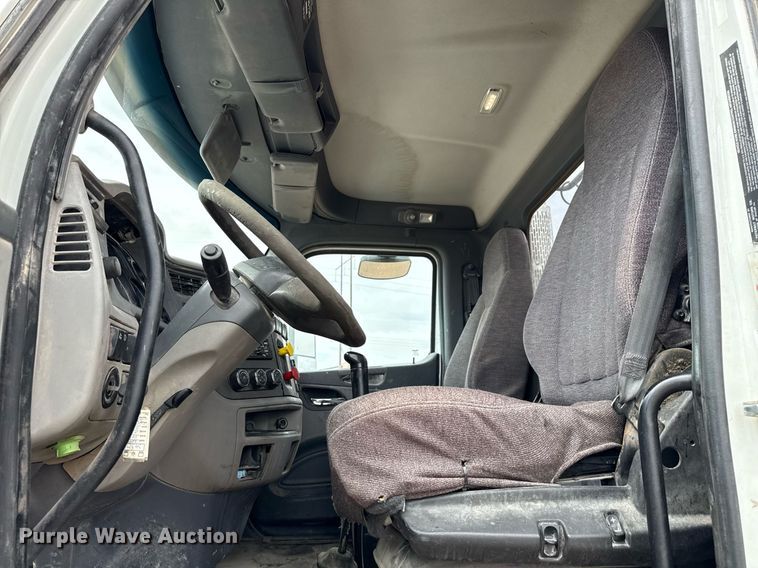 image for item ED5749 2015 Peterbilt 579 semi truck