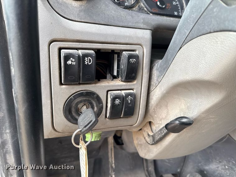 image for item ED5749 2015 Peterbilt 579 semi truck