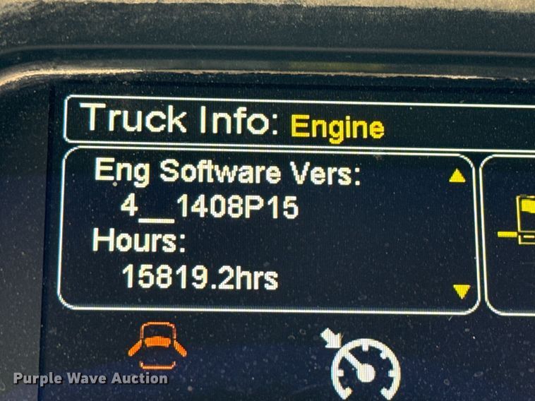 image for item ED5749 2015 Peterbilt 579 semi truck