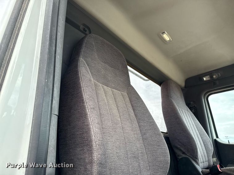 image for item ED5749 2015 Peterbilt 579 semi truck