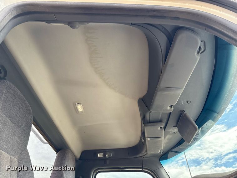 image for item ED5749 2015 Peterbilt 579 semi truck