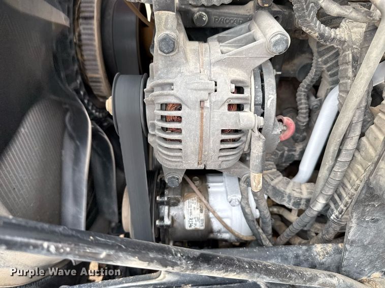 image for item ED5749 2015 Peterbilt 579 semi truck