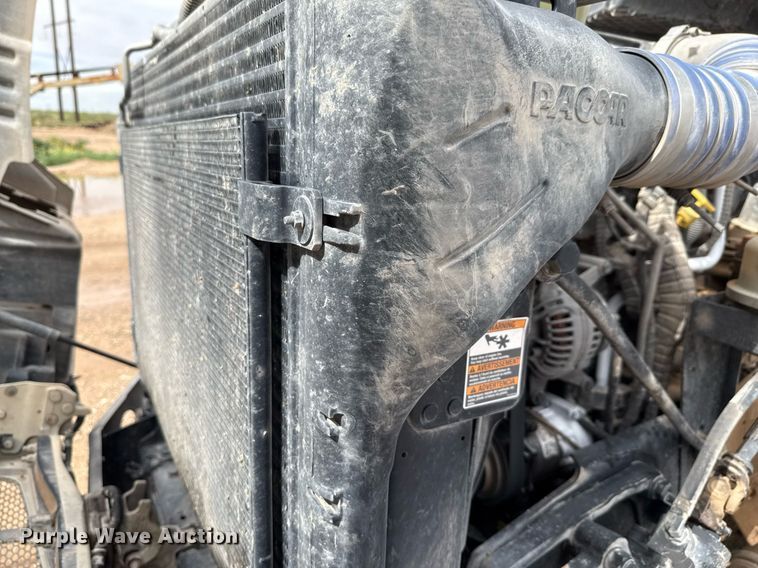 image for item ED5749 2015 Peterbilt 579 semi truck