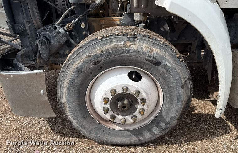 image for item ED5749 2015 Peterbilt 579 semi truck