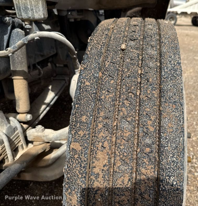 image for item ED5749 2015 Peterbilt 579 semi truck