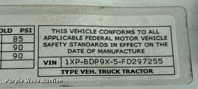 image for item ED5749 2015 Peterbilt 579 semi truck