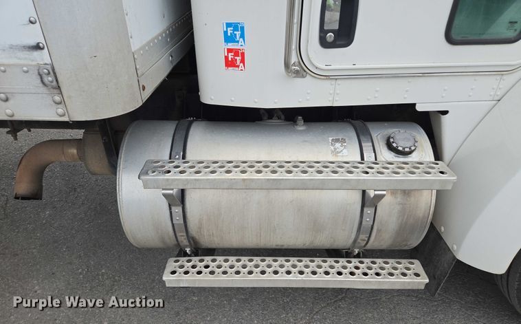 image for item EF1522 2007 Kenworth T300 box truck