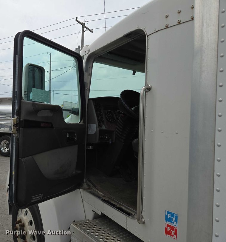 image for item EF1522 2007 Kenworth T300 box truck