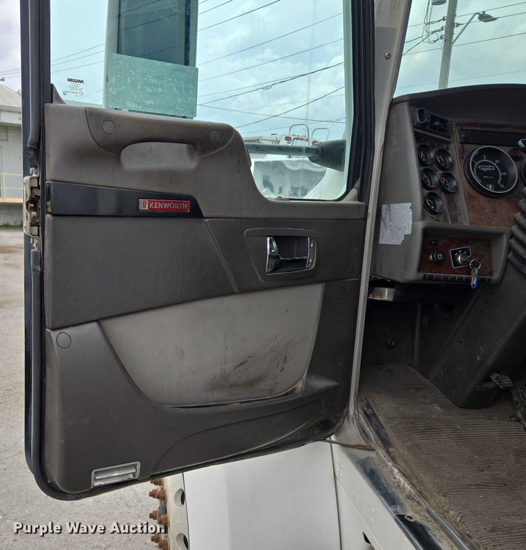 image for item EF1522 2007 Kenworth T300 box truck