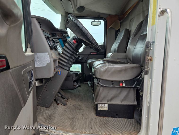 image for item EF1522 2007 Kenworth T300 box truck