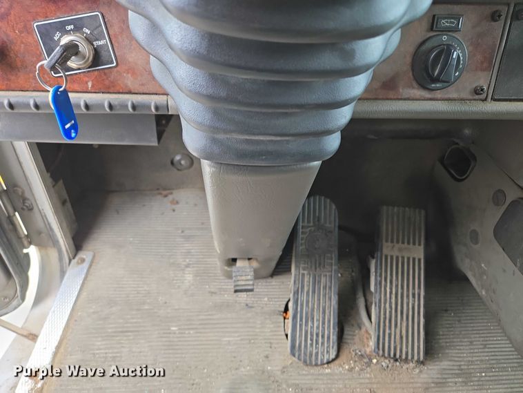 image for item EF1522 2007 Kenworth T300 box truck