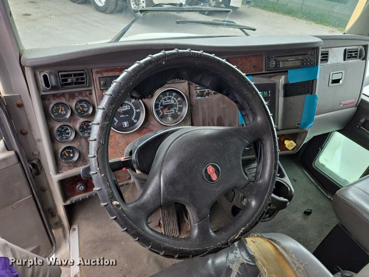 image for item EF1522 2007 Kenworth T300 box truck