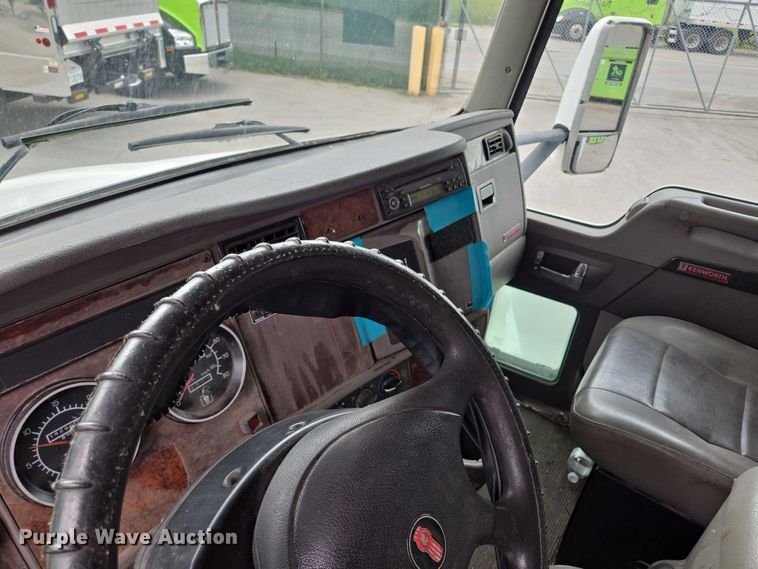 image for item EF1522 2007 Kenworth T300 box truck