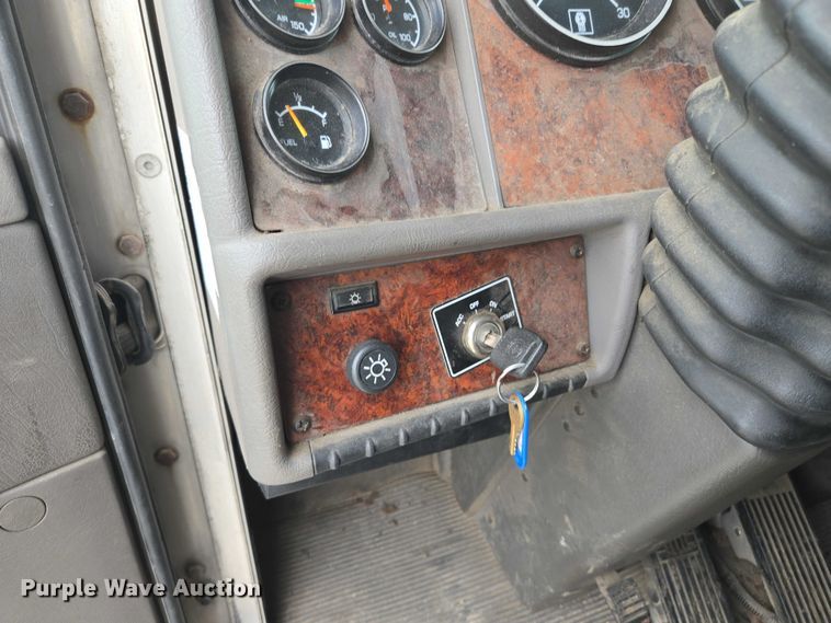 image for item EF1522 2007 Kenworth T300 box truck