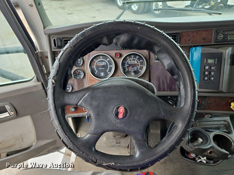 image for item EF1522 2007 Kenworth T300 box truck