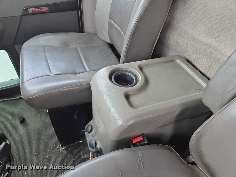 image for item EF1522 2007 Kenworth T300 box truck