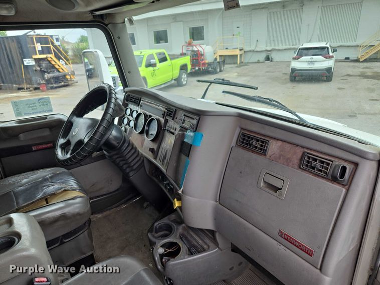 image for item EF1522 2007 Kenworth T300 box truck