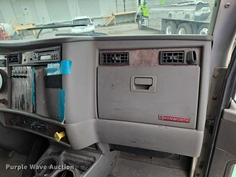 image for item EF1522 2007 Kenworth T300 box truck