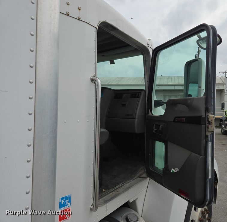 image for item EF1522 2007 Kenworth T300 box truck