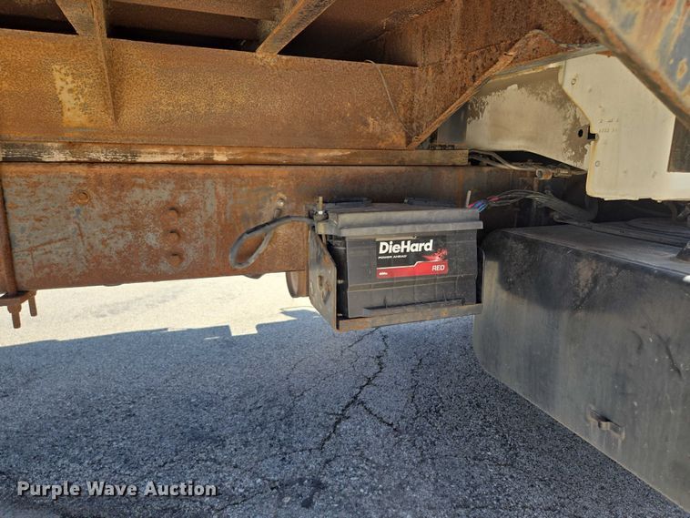 image for item EF1572 1993 Ford F700 flatbed truck