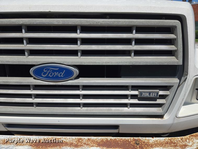 image for item EF1572 1993 Ford F700 flatbed truck