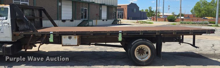 image for item EF1572 1993 Ford F700 flatbed truck