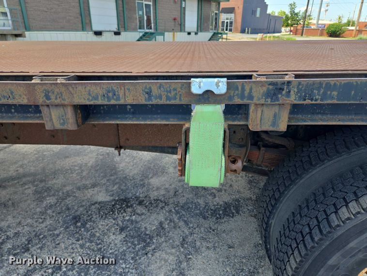image for item EF1572 1993 Ford F700 flatbed truck