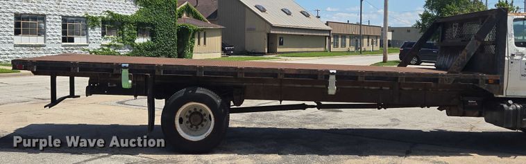 image for item EF1572 1993 Ford F700 flatbed truck