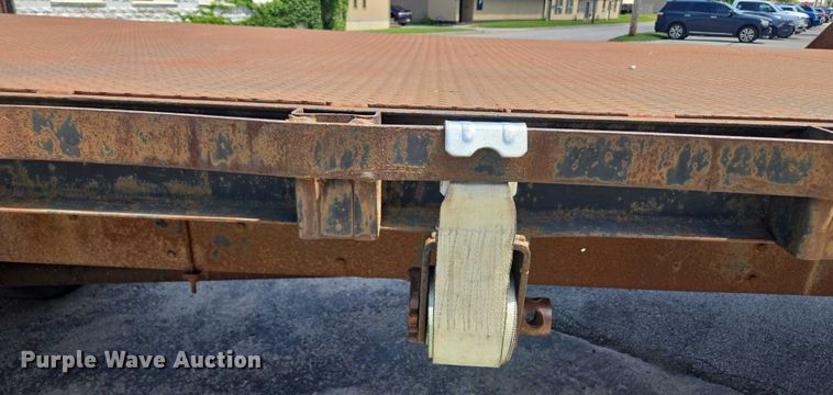 image for item EF1572 1993 Ford F700 flatbed truck