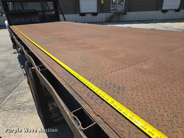 image for item EF1572 1993 Ford F700 flatbed truck