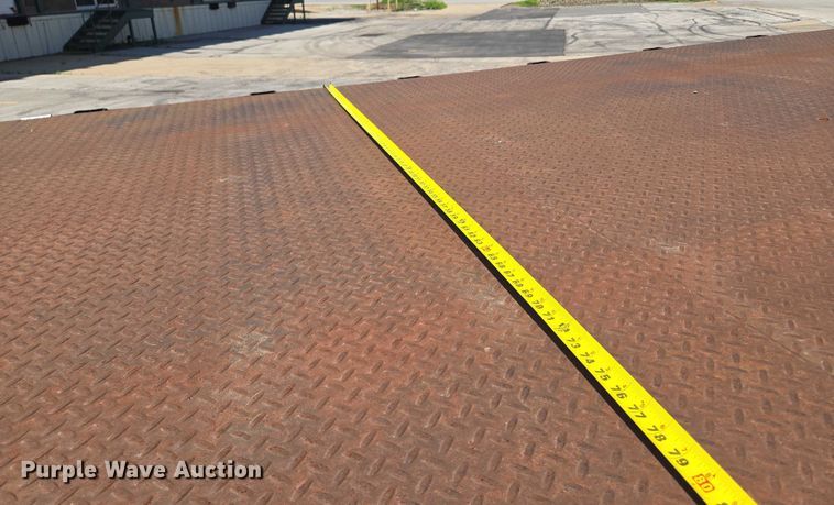 image for item EF1572 1993 Ford F700 flatbed truck