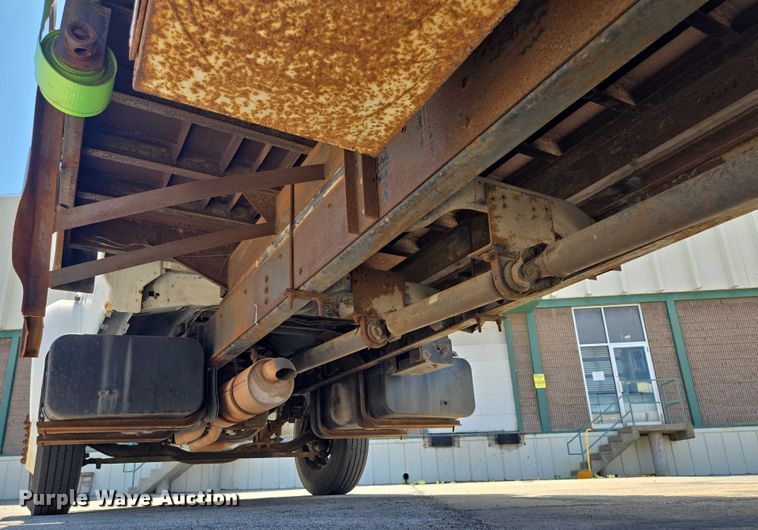 image for item EF1572 1993 Ford F700 flatbed truck