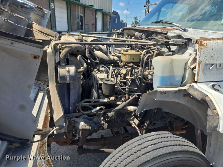 image for item EF1572 1993 Ford F700 flatbed truck