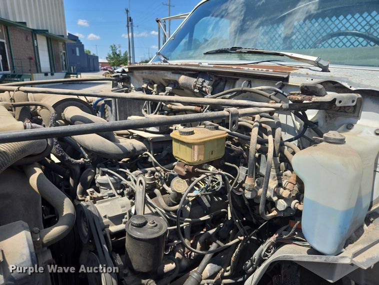 image for item EF1572 1993 Ford F700 flatbed truck