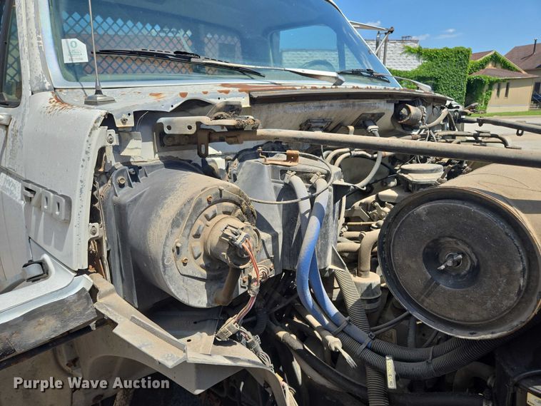 image for item EF1572 1993 Ford F700 flatbed truck