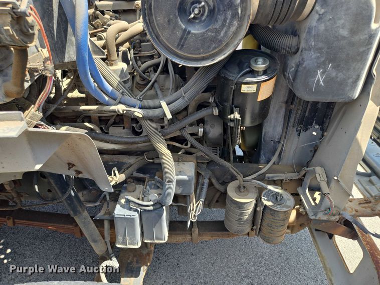 image for item EF1572 1993 Ford F700 flatbed truck