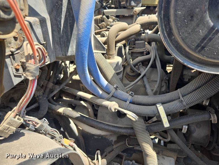 image for item EF1572 1993 Ford F700 flatbed truck