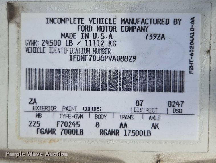 image for item EF1572 1993 Ford F700 flatbed truck