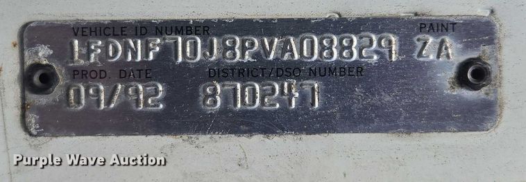 image for item EF1572 1993 Ford F700 flatbed truck