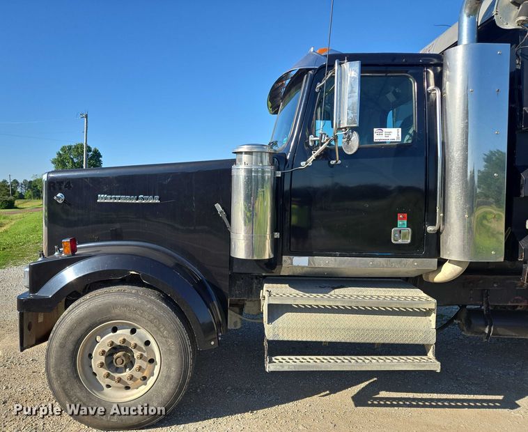 image for item EF1575 1999 Western Star 4964EX dump truck