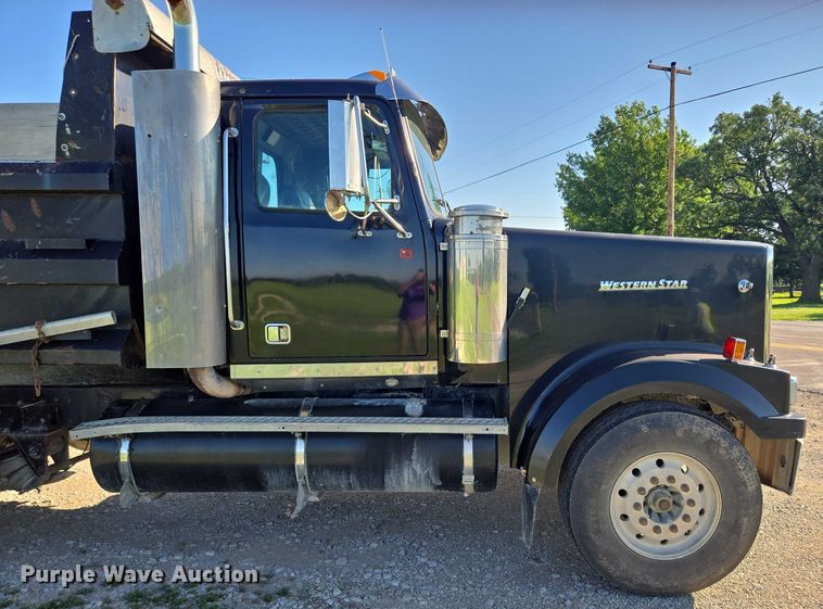 image for item EF1575 1999 Western Star 4964EX dump truck