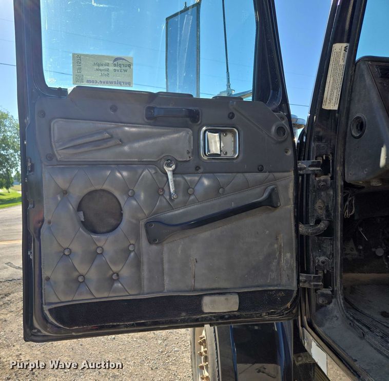 image for item EF1575 1999 Western Star 4964EX dump truck