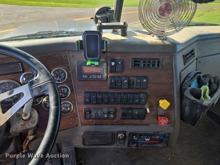 image for item EF1575 1999 Western Star 4964EX dump truck