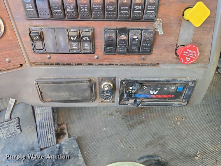 image for item EF1575 1999 Western Star 4964EX dump truck