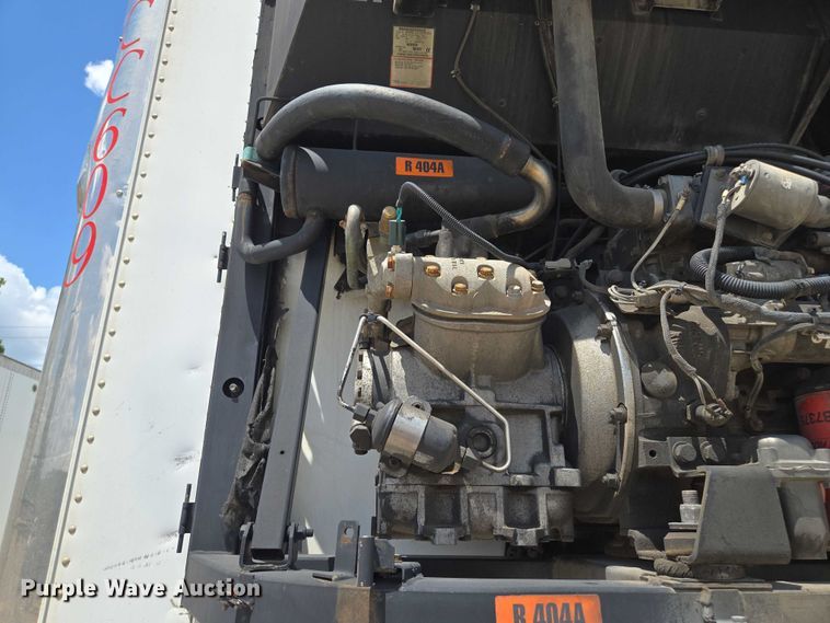 image for item EF1657 2004 Utility Trailer MFG Co. VS2RA refrigerated van trailer